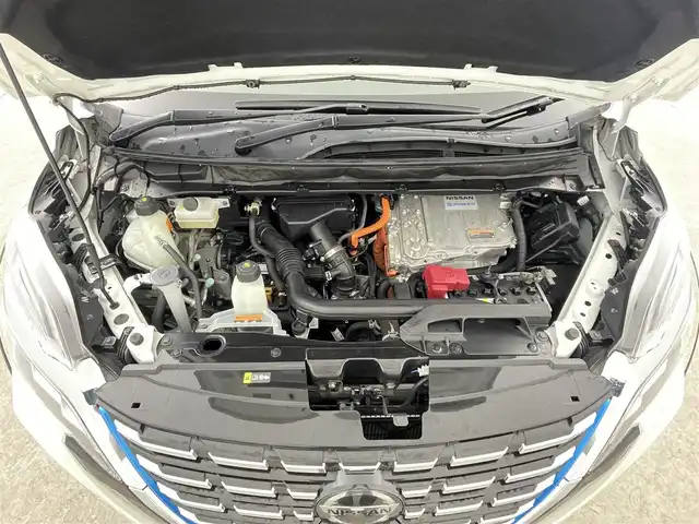 日産 セレナ e－パワー ハイウェイスター V 千葉県 2021(令3)年 4.5万km ブリリアントホワイトパール 禁煙車/エマージェンシーブレーキ/レーンキープアシスト/プロパイロット/ブラインドスポットモニター/純正10型メモリビ/　CD/DVD/BT/フルセグTV/両側パワースライドドア/アラウンドビューモニター/ETC/電子パーキング/オートホールド/ステアリングスイッチ/革巻きステアリング/スマートキー&プッシュスタート/純正16インチアルミホイール/LEDヘッドライト/フォグライト