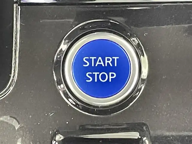 日産 セレナ e－パワー ハイウェイスター V 千葉県 2021(令3)年 4.5万km ブリリアントホワイトパール 禁煙車/エマージェンシーブレーキ/レーンキープアシスト/プロパイロット/ブラインドスポットモニター/純正10型メモリビ/　CD/DVD/BT/フルセグTV/両側パワースライドドア/アラウンドビューモニター/ETC/電子パーキング/オートホールド/ステアリングスイッチ/革巻きステアリング/スマートキー&プッシュスタート/純正16インチアルミホイール/LEDヘッドライト/フォグライト
