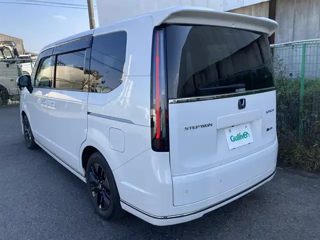 ホンダ ステップワゴン スパーダ eHEV 香川県 2022(令4)年 7.3万km プラチナホワイトパール 純正11.4型ナビ/フルセグTV/純正15.6型リア席モニター/両側パワースライドドア/マルチビューカメラ/ビルトインETC/アダプティブクルーズコントロール/ホンダセンシング/・衝突被害軽減ブレーキ/・車線逸脱防止支援/・前後誤発進抑制/・ブラインドスポットインフォメーション/・標識認識/・オートハイビーム/LEDヘッドランプ/革巻きステアリング/パドルシフト/合皮/撥水加工ファブリックコンビシート/前席シートヒーター/2列目キャプテンシート/オットマン/純正16インチアルミホイール/スマートキー/プッシュエンジンスタート/禁煙車