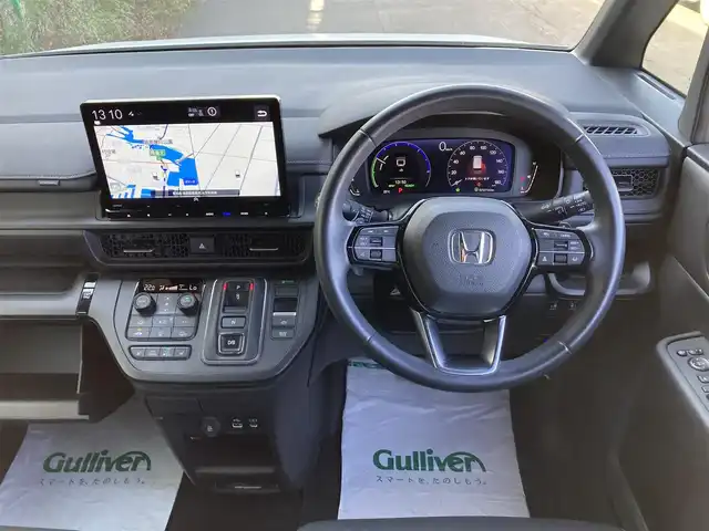 ホンダ ステップワゴン スパーダ eHEV 香川県 2022(令4)年 7.3万km プラチナホワイトパール 純正11.4型ナビ/フルセグTV/純正15.6型リア席モニター/両側パワースライドドア/マルチビューカメラ/ビルトインETC/アダプティブクルーズコントロール/ホンダセンシング/・衝突被害軽減ブレーキ/・車線逸脱防止支援/・前後誤発進抑制/・ブラインドスポットインフォメーション/・標識認識/・オートハイビーム/LEDヘッドランプ/革巻きステアリング/パドルシフト/合皮/撥水加工ファブリックコンビシート/前席シートヒーター/2列目キャプテンシート/オットマン/純正16インチアルミホイール/スマートキー/プッシュエンジンスタート/禁煙車