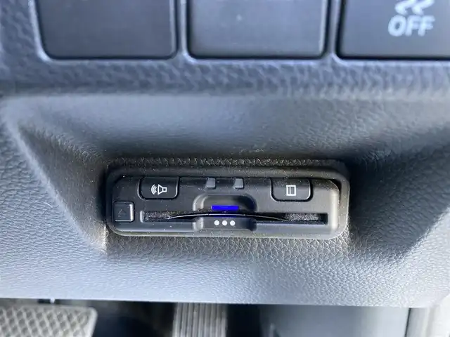 ホンダ ステップワゴン スパーダ eHEV 香川県 2022(令4)年 7.3万km プラチナホワイトパール 純正11.4型ナビ/フルセグTV/純正15.6型リア席モニター/両側パワースライドドア/マルチビューカメラ/ビルトインETC/アダプティブクルーズコントロール/ホンダセンシング/・衝突被害軽減ブレーキ/・車線逸脱防止支援/・前後誤発進抑制/・ブラインドスポットインフォメーション/・標識認識/・オートハイビーム/LEDヘッドランプ/革巻きステアリング/パドルシフト/合皮/撥水加工ファブリックコンビシート/前席シートヒーター/2列目キャプテンシート/オットマン/純正16インチアルミホイール/スマートキー/プッシュエンジンスタート/禁煙車