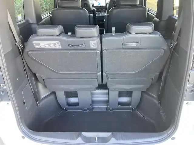 ホンダ ステップワゴン スパーダ eHEV 香川県 2022(令4)年 7.3万km プラチナホワイトパール 純正11.4型ナビ/フルセグTV/純正15.6型リア席モニター/両側パワースライドドア/マルチビューカメラ/ビルトインETC/アダプティブクルーズコントロール/ホンダセンシング/・衝突被害軽減ブレーキ/・車線逸脱防止支援/・前後誤発進抑制/・ブラインドスポットインフォメーション/・標識認識/・オートハイビーム/LEDヘッドランプ/革巻きステアリング/パドルシフト/合皮/撥水加工ファブリックコンビシート/前席シートヒーター/2列目キャプテンシート/オットマン/純正16インチアルミホイール/スマートキー/プッシュエンジンスタート/禁煙車