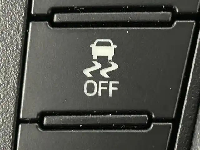 トヨタ アルファード SC 道央・札幌 2018(平30)年 2.3万km ホワイトパールクリスタルシャイン ・ワンオーナー/・４WD/・寒冷地仕様/・アルパイン11インチナビゲーション/　CD/DVD/フルセグ/SD/BT/・社外フリップダウンモニター/・純正ビルトインETC/・バックカメラ/・両側パワースライドドア/・パワーバックドア/・プリクラッシュセーフティ/・レーダークルーズコントロール/・横滑り防止装置/・前後コーナーセンサー/・レーンキープアシスト/・ロードサインアシスト/・先行車発進通知/・オートブレーキホールド/・１００V充電/・前席パワーシート/・レザーシート/・前席シートヒーター/エアシート/・ステアリングヒーター/・オットマン/・オートライト/・オートマチックハイビーム/・LEDヘッドライト/・フロントフォグライト/・純正フロアマット　（助手席/2列目一部欠品）/・スマートキー/・プッシュスタート/・純正AW18インチ/・nanoe