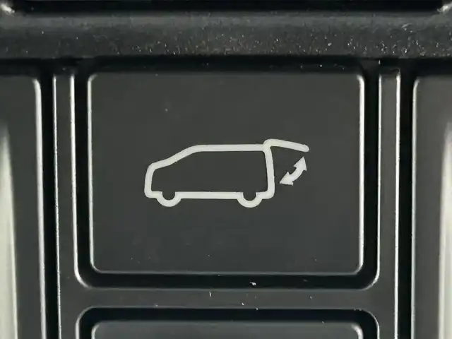 トヨタ アルファード SC 道央・札幌 2018(平30)年 2.3万km ホワイトパールクリスタルシャイン ・ワンオーナー/・４WD/・寒冷地仕様/・アルパイン11インチナビゲーション/　CD/DVD/フルセグ/SD/BT/・社外フリップダウンモニター/・純正ビルトインETC/・バックカメラ/・両側パワースライドドア/・パワーバックドア/・プリクラッシュセーフティ/・レーダークルーズコントロール/・横滑り防止装置/・前後コーナーセンサー/・レーンキープアシスト/・ロードサインアシスト/・先行車発進通知/・オートブレーキホールド/・１００V充電/・前席パワーシート/・レザーシート/・前席シートヒーター/エアシート/・ステアリングヒーター/・オットマン/・オートライト/・オートマチックハイビーム/・LEDヘッドライト/・フロントフォグライト/・純正フロアマット　（助手席/2列目一部欠品）/・スマートキー/・プッシュスタート/・純正AW18インチ/・nanoe