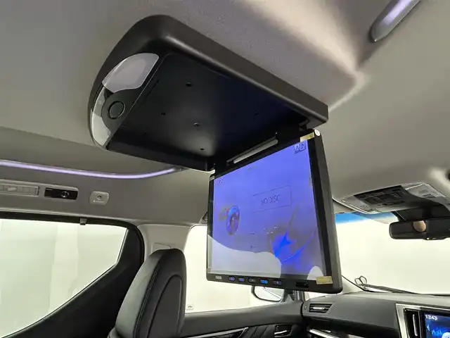 トヨタ アルファード SC 道央・札幌 2018(平30)年 2.3万km ホワイトパールクリスタルシャイン ・ワンオーナー/・４WD/・寒冷地仕様/・アルパイン11インチナビゲーション/　CD/DVD/フルセグ/SD/BT/・社外フリップダウンモニター/・純正ビルトインETC/・バックカメラ/・両側パワースライドドア/・パワーバックドア/・プリクラッシュセーフティ/・レーダークルーズコントロール/・横滑り防止装置/・前後コーナーセンサー/・レーンキープアシスト/・ロードサインアシスト/・先行車発進通知/・オートブレーキホールド/・１００V充電/・前席パワーシート/・レザーシート/・前席シートヒーター/エアシート/・ステアリングヒーター/・オットマン/・オートライト/・オートマチックハイビーム/・LEDヘッドライト/・フロントフォグライト/・純正フロアマット　（助手席/2列目一部欠品）/・スマートキー/・プッシュスタート/・純正AW18インチ/・nanoe