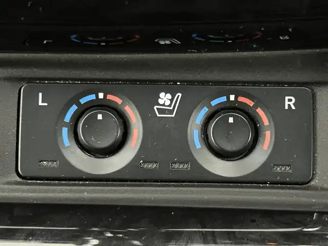 トヨタ アルファード SC 道央・札幌 2018(平30)年 2.3万km ホワイトパールクリスタルシャイン ・ワンオーナー/・４WD/・寒冷地仕様/・アルパイン11インチナビゲーション/　CD/DVD/フルセグ/SD/BT/・社外フリップダウンモニター/・純正ビルトインETC/・バックカメラ/・両側パワースライドドア/・パワーバックドア/・プリクラッシュセーフティ/・レーダークルーズコントロール/・横滑り防止装置/・前後コーナーセンサー/・レーンキープアシスト/・ロードサインアシスト/・先行車発進通知/・オートブレーキホールド/・１００V充電/・前席パワーシート/・レザーシート/・前席シートヒーター/エアシート/・ステアリングヒーター/・オットマン/・オートライト/・オートマチックハイビーム/・LEDヘッドライト/・フロントフォグライト/・純正フロアマット　（助手席/2列目一部欠品）/・スマートキー/・プッシュスタート/・純正AW18インチ/・nanoe