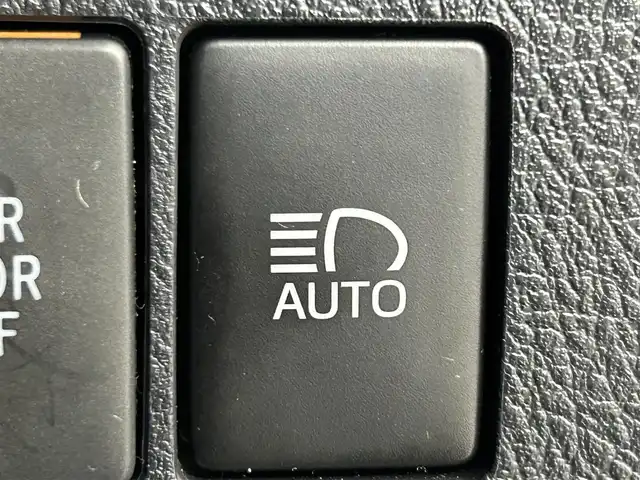 トヨタ アルファード SC 道央・札幌 2018(平30)年 2.3万km ホワイトパールクリスタルシャイン ・ワンオーナー/・４WD/・寒冷地仕様/・アルパイン11インチナビゲーション/　CD/DVD/フルセグ/SD/BT/・社外フリップダウンモニター/・純正ビルトインETC/・バックカメラ/・両側パワースライドドア/・パワーバックドア/・プリクラッシュセーフティ/・レーダークルーズコントロール/・横滑り防止装置/・前後コーナーセンサー/・レーンキープアシスト/・ロードサインアシスト/・先行車発進通知/・オートブレーキホールド/・１００V充電/・前席パワーシート/・レザーシート/・前席シートヒーター/エアシート/・ステアリングヒーター/・オットマン/・オートライト/・オートマチックハイビーム/・LEDヘッドライト/・フロントフォグライト/・純正フロアマット　（助手席/2列目一部欠品）/・スマートキー/・プッシュスタート/・純正AW18インチ/・nanoe