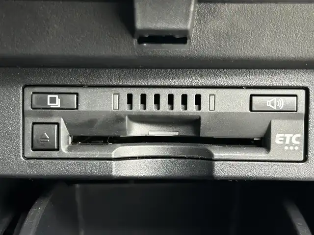 トヨタ アルファード SC 道央・札幌 2018(平30)年 2.3万km ホワイトパールクリスタルシャイン ・ワンオーナー/・４WD/・寒冷地仕様/・アルパイン11インチナビゲーション/　CD/DVD/フルセグ/SD/BT/・社外フリップダウンモニター/・純正ビルトインETC/・バックカメラ/・両側パワースライドドア/・パワーバックドア/・プリクラッシュセーフティ/・レーダークルーズコントロール/・横滑り防止装置/・前後コーナーセンサー/・レーンキープアシスト/・ロードサインアシスト/・先行車発進通知/・オートブレーキホールド/・１００V充電/・前席パワーシート/・レザーシート/・前席シートヒーター/エアシート/・ステアリングヒーター/・オットマン/・オートライト/・オートマチックハイビーム/・LEDヘッドライト/・フロントフォグライト/・純正フロアマット　（助手席/2列目一部欠品）/・スマートキー/・プッシュスタート/・純正AW18インチ/・nanoe