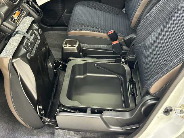 スズキ ハスラー Jスタイル Ⅱ 神奈川県 2023(令5)年 0.6万km ピュアホワイトパール/ウッディブラウン2トーンルーフ 純正メモリーナビ/Bluetooth・CD・DVD・フルセグTV・USB・iPod・AppleCarPlay/全方位モニター/セーフティーサポート/クルーズコントロール/シートヒーター/スペアキー1本/スマートキー/ルーフレール/純正15インチアルミホイール/コーナーセンサー/LEDヘッドライト/オートマチックハイビーム/横滑り防止装置/盗難防止装置/衝突被害軽減システム