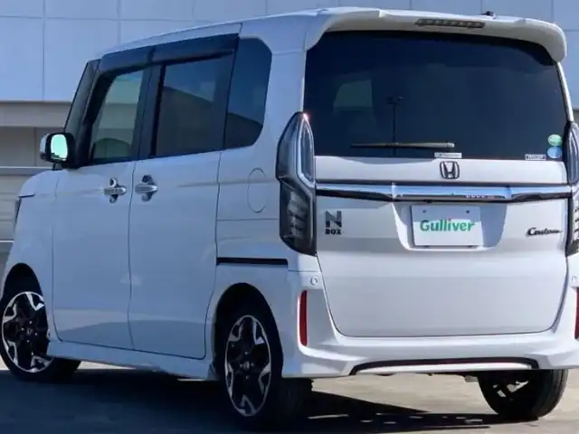 ホンダ Ｎ ＢＯＸ カスタム G L ターボ ホンダセンシング 静岡県 2020(令2)年 3.1万km プラチナホワイトパール AIS評価4.5点/ホンダセンシング/純正メモリナビ/・フルセグ/CD/DVD/BT/USB/iPod/ビルトインETC/バックカメラ/前後ドライブレコーダー/両側パワースライドドア/クルーズコントロール追従有/パドルシフト/革巻きステアリング/D/N席シートヒーター/ハーフレザーシート/スマートキー/・プッシュスタート/純正フロアマット/純正アルミホイール/サンシェード/ドアバイザー/シーケンシャルウインカー/LEDヘッドライト/・フォグランプ