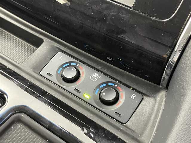 トヨタ アルファード S Cパッケージ 埼玉県 2020(令2)年 2万km ホワイトパールクリスタルシャイン 純正ディスプレイナビ/フルセグTV Bluetooth USB/バックカメラ/純正フリップダウンモニター/トヨタセーフティセンス/プリクラッシュセーフティ/レーダークルーズコントロール/パワーバックドア/コーナーセンサー /両側パワースライドドア/三眼LEDオートライト/オートマチックハイビーム/メモリーシート /シートヒーター /シートベンチレーション /前後ドライブレコーダー /ステアリングスイッチ/ステアリングヒーター/ビルトインETC/スマートキー/プッシュスタート