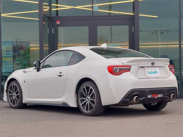 トヨタ ８６ GT 東京都 2020(令2)年 3.5万km クリスタルホワイトパール TRDエアロ/純正ナビ/フルセグ/バックカメラ/ETC/ドライブレコーダー/クルーズコントロール/オートライト/純正17インチAW