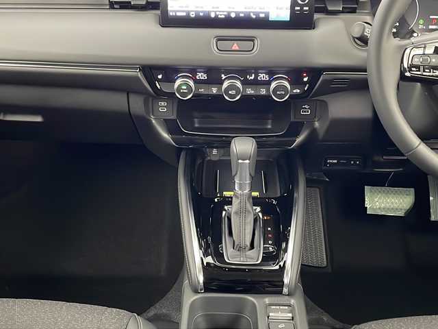 ホンダ ヴェゼル ハイブリッド e:HEV Z 新潟県 2025(令7)年 0.1万km未満 プラチナホワイトパール 4WD/ホンダセンシング/純正ナビ/　　フルセグ/BT/USB/AppleCarPlay/AndroidAuto/バックカメラ/パワーバックドア/レーダークルーズコントロール/LEDオートライト/Fフォグ/ハーフレザーシート/シートヒーター/純正18インチアルミホイール/パドルシフト/ステアリングスイッチ/ステリングヒーター/USBポート/TypeCポート/置くだけ充電/ブラインドスポットモニター/スマートキー/ビルトインETC2.0