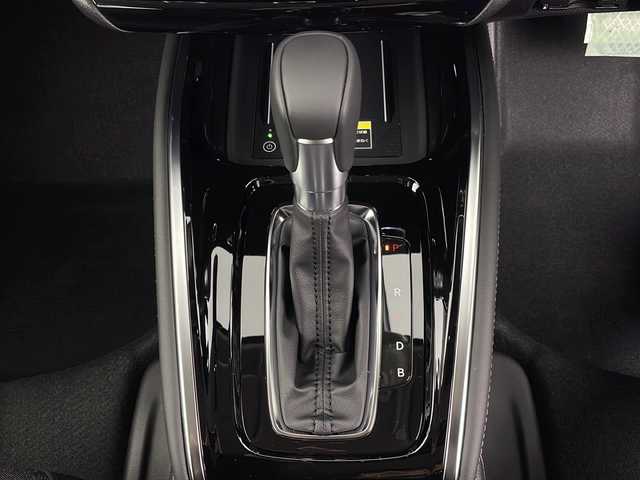 ホンダ ヴェゼル ハイブリッド e:HEV Z 新潟県 2025(令7)年 0.1万km未満 プラチナホワイトパール 4WD/ホンダセンシング/純正ナビ/　　フルセグ/BT/USB/AppleCarPlay/AndroidAuto/バックカメラ/パワーバックドア/レーダークルーズコントロール/LEDオートライト/Fフォグ/ハーフレザーシート/シートヒーター/純正18インチアルミホイール/パドルシフト/ステアリングスイッチ/ステリングヒーター/USBポート/TypeCポート/置くだけ充電/ブラインドスポットモニター/スマートキー/ビルトインETC2.0