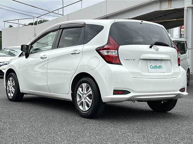 日産 ノート X 千葉県 2017(平29)年 5.7万km ブリリアントホワイトパール 社外メモリナビ/ワンセグTV/Bluetooth/CD/ラジオ/衝突軽減ブレーキ/レーンキープアシスト/ドアバイザー/スマートキー