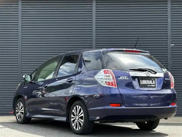 ホンダ フィット シャトル ハイブリッド スマートセレ クールED 茨城県 2014(平26)年 12.6万km プレミアムブルームーンパール 純正ナビ　/ＴＶ　/ＢＴ　/ＤＶＤ　/ＣＤ　/バックカメラ　/ハーフレザーシート　/シートヒーター　/ＥＴＣ　/ドラレコ　/オートライト　/オートエアコン　/フロアマット　/純正１５インチアルミホイール　/禁煙車