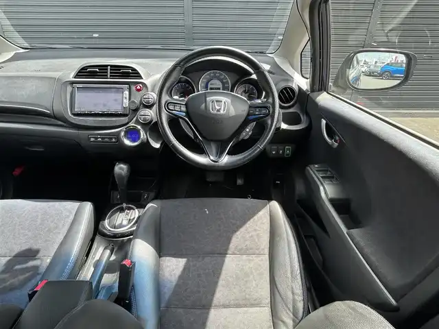 ホンダ フィット シャトル ハイブリッド スマートセレ クールED 茨城県 2014(平26)年 12.6万km プレミアムブルームーンパール 純正ナビ　/ＴＶ　/ＢＴ　/ＤＶＤ　/ＣＤ　/バックカメラ　/ハーフレザーシート　/シートヒーター　/ＥＴＣ　/ドラレコ　/オートライト　/オートエアコン　/フロアマット　/純正１５インチアルミホイール　/禁煙車