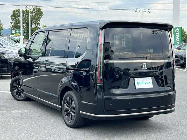 ホンダ ステップワゴン スパーダ eHEV 奈良県 2023(令5)年 2.8万km クリスタルブラックパール ワンオーナー/Gathers11.4インチナビ(フルセグTV/CD/DVD/AM・FM/BT/HDMI)/ETC/Honda　SENSING/バックカメラ/両側パワースライドドア/パドルシフト/シートヒーター(D/N席)/2列目キャプテンシート/オットマン/パワーテールゲート/純正16インチアルミホイール(ベルリナブラック＋ダーク切削クリア)/LEDヘッドライト(シーケンシャルウインカー)/フォグランプ/LEDアクティブコーナリングライト/全席USBチャージャー(Type-C)/本革ステアリングホイール/無限フロアマット/スペアキー/保証書/取扱説明書