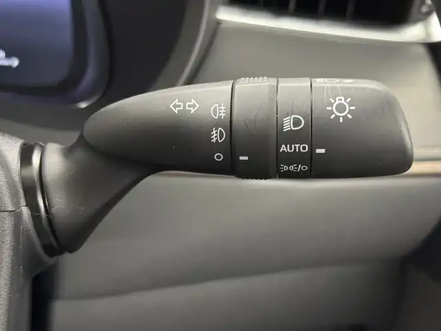 トヨタ ハリアー ハイブリッド Z 三重県 2024(令6)年 0.7万km プラチナホワイトパールマイカ ハイブリッド/FF/MTモード付フロアCVT/純正 12.3インチナビ/（AM/FM/USB/Bluetooth/Miracast/CarPlay/AndroidAuto）/バックガイドモニター/JBLプレミアムサウンドシステム/ドライブレコーダー 前後（デジタルミラー内蔵型）/ビルトイン ETC2.0/Toyota Safety Sense/・プリクラッシュセーフティ［PCS］/・レーントレーシングアシスト［LTA］/・レーダークルーズ（全車速追従機能付）/・アダプティブハイビームシステム［AHS］/・ロードサインアシスト［RSA］/・先行車発進告知機能［TMN］/・インテリジェントクリアランスソナー［パーキングサポートブレーキ（周囲静止物＋後方接近車両）］/・ブラインドスポットモニター＋リヤクロストライフィックオートブレーキ/装備/・デジタルインナーミラー/・本革シート/・パワーシート（D8way）/・ハンズフリーパワーバックドア/・カラーヘッドアップディスプレイ/・オートライト＆LEDヘッドランプ・フロントフォグランプ/・純正19inAW/【OP】寒冷地仕様/・ウインドシールドデアイサー、LEDリヤフォグランプなど/・取/ナビ取/など