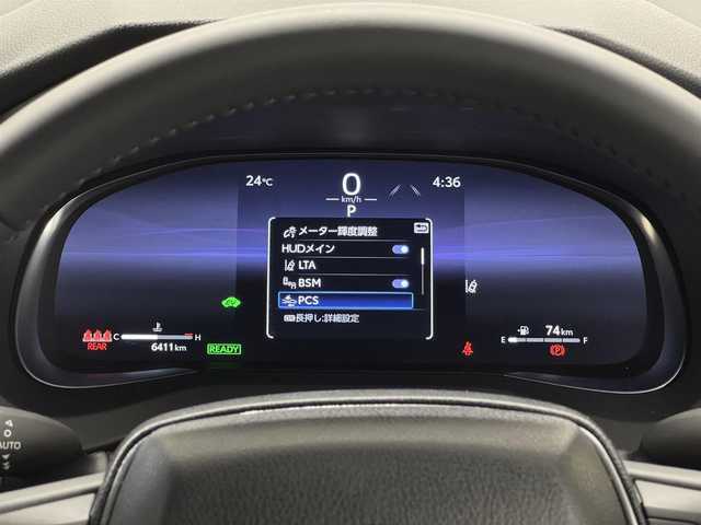 トヨタ ハリアー ハイブリッド Z 三重県 2024(令6)年 0.7万km プラチナホワイトパールマイカ ハイブリッド/FF/MTモード付フロアCVT/純正 12.3インチナビ/（AM/FM/USB/Bluetooth/Miracast/CarPlay/AndroidAuto）/バックガイドモニター/JBLプレミアムサウンドシステム/ドライブレコーダー 前後（デジタルミラー内蔵型）/ビルトイン ETC2.0/Toyota Safety Sense/・プリクラッシュセーフティ［PCS］/・レーントレーシングアシスト［LTA］/・レーダークルーズ（全車速追従機能付）/・アダプティブハイビームシステム［AHS］/・ロードサインアシスト［RSA］/・先行車発進告知機能［TMN］/・インテリジェントクリアランスソナー［パーキングサポートブレーキ（周囲静止物＋後方接近車両）］/・ブラインドスポットモニター＋リヤクロストライフィックオートブレーキ/装備/・デジタルインナーミラー/・本革シート/・パワーシート（D8way）/・ハンズフリーパワーバックドア/・カラーヘッドアップディスプレイ/・オートライト＆LEDヘッドランプ・フロントフォグランプ/・純正19inAW/【OP】寒冷地仕様/・ウインドシールドデアイサー、LEDリヤフォグランプなど/・取/ナビ取/など