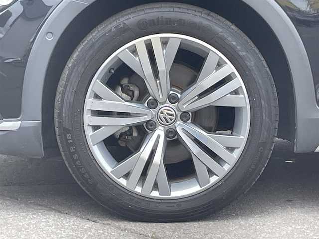 フォルクスワーゲン パサート オールトラック TDI 4モーション アドバンス 青森県 2019(平31)年 3.1万km ディープブラックパールエフェクト /4WD/ディーゼル/ターボ/プリクラッシュブレーキシステム/レーンキープアシストシステム/アラウンドビューカメラ/駐車支援システム/アダプティブクルーズコントロール/純正9インチメーカーナビ/・フルセグTV/BT/DVD/AppleCarPlay/AndroidAuto/バーチャルコックピット/黒革シート/シートヒーター/ベンチレーター/運転席マッサージ機能付き/ステアヒーター/パドルシフト/パワーバックドア/オートライトLED/フォグ/ヘットライトウオッシャー/純正18インチアルミホイール/置くだけ充電/ETC2.0/スマートエントリー/スタートシステム/シルバールーフレール/アイドリングストップ/純正フロアマット/リア7面プライバシーガラス/ミラーヒーター/電動格納ミラー/取扱説明書/保証書