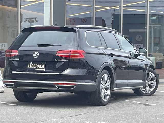 フォルクスワーゲン パサート オールトラック TDI 4モーション アドバンス 青森県 2019(平31)年 3.1万km ディープブラックパールエフェクト /4WD/ディーゼル/ターボ/プリクラッシュブレーキシステム/レーンキープアシストシステム/アラウンドビューカメラ/駐車支援システム/アダプティブクルーズコントロール/純正9インチメーカーナビ/・フルセグTV/BT/DVD/AppleCarPlay/AndroidAuto/バーチャルコックピット/黒革シート/シートヒーター/ベンチレーター/運転席マッサージ機能付き/ステアヒーター/パドルシフト/パワーバックドア/オートライトLED/フォグ/ヘットライトウオッシャー/純正18インチアルミホイール/置くだけ充電/ETC2.0/スマートエントリー/スタートシステム/シルバールーフレール/アイドリングストップ/純正フロアマット/リア7面プライバシーガラス/ミラーヒーター/電動格納ミラー/取扱説明書/保証書