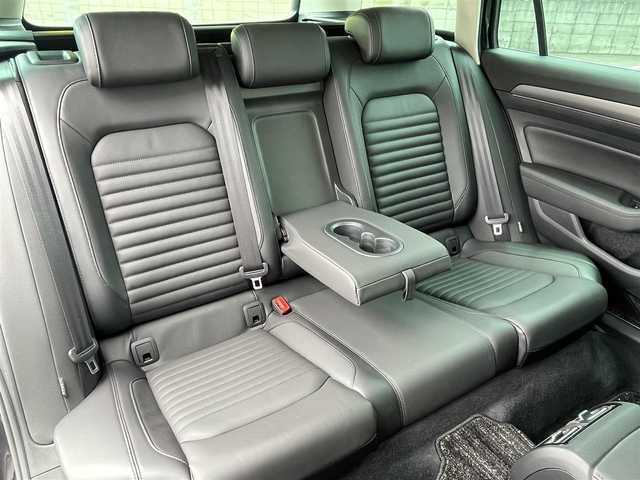 フォルクスワーゲン パサート オールトラック TDI 4モーション アドバンス 青森県 2019(平31)年 3.1万km ディープブラックパールエフェクト /4WD/ディーゼル/ターボ/プリクラッシュブレーキシステム/レーンキープアシストシステム/アラウンドビューカメラ/駐車支援システム/アダプティブクルーズコントロール/純正9インチメーカーナビ/・フルセグTV/BT/DVD/AppleCarPlay/AndroidAuto/バーチャルコックピット/黒革シート/シートヒーター/ベンチレーター/運転席マッサージ機能付き/ステアヒーター/パドルシフト/パワーバックドア/オートライトLED/フォグ/ヘットライトウオッシャー/純正18インチアルミホイール/置くだけ充電/ETC2.0/スマートエントリー/スタートシステム/シルバールーフレール/アイドリングストップ/純正フロアマット/リア7面プライバシーガラス/ミラーヒーター/電動格納ミラー/取扱説明書/保証書