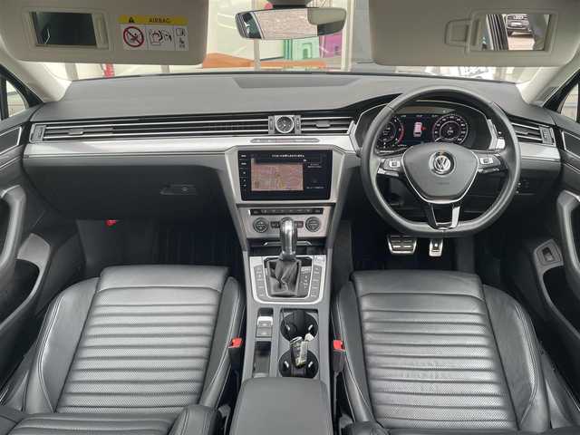 フォルクスワーゲン パサート オールトラック TDI 4モーション アドバンス 青森県 2019(平31)年 3.1万km ディープブラックパールエフェクト /4WD/ディーゼル/ターボ/プリクラッシュブレーキシステム/レーンキープアシストシステム/アラウンドビューカメラ/駐車支援システム/アダプティブクルーズコントロール/純正9インチメーカーナビ/・フルセグTV/BT/DVD/AppleCarPlay/AndroidAuto/バーチャルコックピット/黒革シート/シートヒーター/ベンチレーター/運転席マッサージ機能付き/ステアヒーター/パドルシフト/パワーバックドア/オートライトLED/フォグ/ヘットライトウオッシャー/純正18インチアルミホイール/置くだけ充電/ETC2.0/スマートエントリー/スタートシステム/シルバールーフレール/アイドリングストップ/純正フロアマット/リア7面プライバシーガラス/ミラーヒーター/電動格納ミラー/取扱説明書/保証書