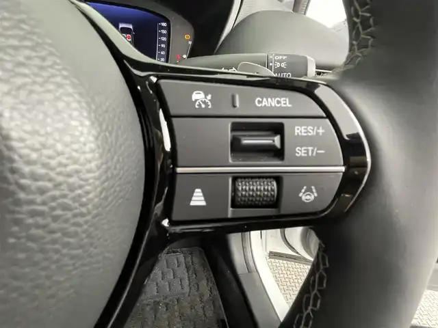 ホンダ ＺＲ－Ｖ Z 道央・札幌 2023(令5)年 0.5万km プラチナホワイトパール ・４WD/・寒冷地仕様/・BOSEプレミアムサウンド/・ホンダセンシング/・純正メモリナビ/・ホンダコネクトディスプレイ/・BT/USB/AppleCarPlay/AndroidAuto/・フルセグテレビ/・アラウンドビューモニター/・前後ドライブレコーダー/・ビルトインETC2.0/・レザーシート/・D＋N席パワーシート/・パワーバックドア/・レーダークルーズコントロール/・アイドリングストップ/・前後コーナーセンサー/・レーンキープアシスト/・ブラインドスポットモニター/・ステアリングヒーター/・LEDヘッドライト/・オートライト/・オートマチックハイビーム/・保証書・取扱説明書