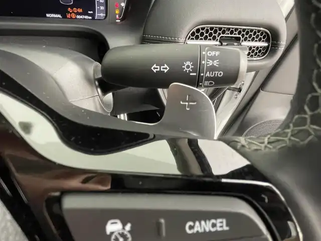 ホンダ ＺＲ－Ｖ Z 道央・札幌 2023(令5)年 0.5万km プラチナホワイトパール ・４WD/・寒冷地仕様/・BOSEプレミアムサウンド/・ホンダセンシング/・純正メモリナビ/・ホンダコネクトディスプレイ/・BT/USB/AppleCarPlay/AndroidAuto/・フルセグテレビ/・アラウンドビューモニター/・前後ドライブレコーダー/・ビルトインETC2.0/・レザーシート/・D＋N席パワーシート/・パワーバックドア/・レーダークルーズコントロール/・アイドリングストップ/・前後コーナーセンサー/・レーンキープアシスト/・ブラインドスポットモニター/・ステアリングヒーター/・LEDヘッドライト/・オートライト/・オートマチックハイビーム/・保証書・取扱説明書
