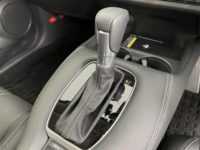 ホンダ ＺＲ－Ｖ Z 道央・札幌 2023(令5)年 0.5万km プラチナホワイトパール ・４WD/・寒冷地仕様/・BOSEプレミアムサウンド/・ホンダセンシング/・純正メモリナビ/・ホンダコネクトディスプレイ/・BT/USB/AppleCarPlay/AndroidAuto/・フルセグテレビ/・アラウンドビューモニター/・前後ドライブレコーダー/・ビルトインETC2.0/・レザーシート/・D＋N席パワーシート/・パワーバックドア/・レーダークルーズコントロール/・アイドリングストップ/・前後コーナーセンサー/・レーンキープアシスト/・ブラインドスポットモニター/・ステアリングヒーター/・LEDヘッドライト/・オートライト/・オートマチックハイビーム/・保証書・取扱説明書
