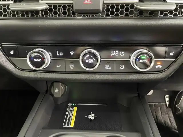 ホンダ ＺＲ－Ｖ Z 道央・札幌 2023(令5)年 0.5万km プラチナホワイトパール ・４WD/・寒冷地仕様/・BOSEプレミアムサウンド/・ホンダセンシング/・純正メモリナビ/・ホンダコネクトディスプレイ/・BT/USB/AppleCarPlay/AndroidAuto/・フルセグテレビ/・アラウンドビューモニター/・前後ドライブレコーダー/・ビルトインETC2.0/・レザーシート/・D＋N席パワーシート/・パワーバックドア/・レーダークルーズコントロール/・アイドリングストップ/・前後コーナーセンサー/・レーンキープアシスト/・ブラインドスポットモニター/・ステアリングヒーター/・LEDヘッドライト/・オートライト/・オートマチックハイビーム/・保証書・取扱説明書