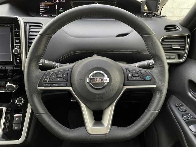 日産 セレナ ハイウェイスターVセレクションⅡ 福岡県 2019(令1)年 3.5万km ブリリアントホワイトパール 純正9型ナビ(フルセグ/TV/CD/DVD/BT)アラウンドビューモニター後席モニタープロパイロットエマージェンシーブレーキコーナーセンサー両側電動パワスラ前後ドラレコETCデジタルインナーミラーUSBポート純正ヘットライト/純正16インチアルミホイールスマートキープッシュスタート
