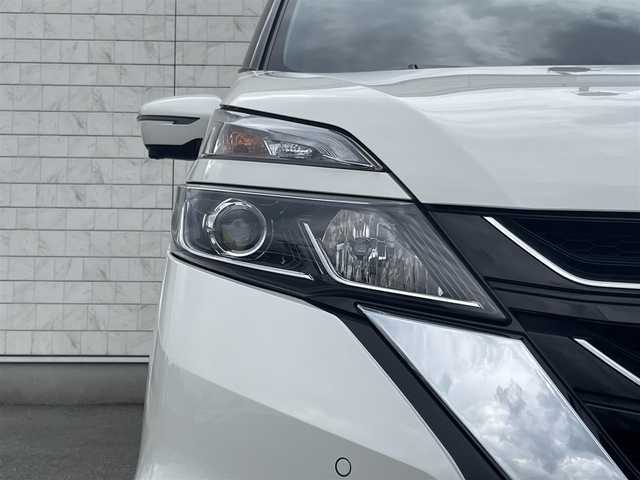 日産 セレナ ハイウェイスターVセレクションⅡ 福岡県 2019(令1)年 3.5万km ブリリアントホワイトパール 純正9型ナビ(フルセグ/TV/CD/DVD/BT)アラウンドビューモニター後席モニタープロパイロットエマージェンシーブレーキコーナーセンサー両側電動パワスラ前後ドラレコETCデジタルインナーミラーUSBポート純正ヘットライト/純正16インチアルミホイールスマートキープッシュスタート