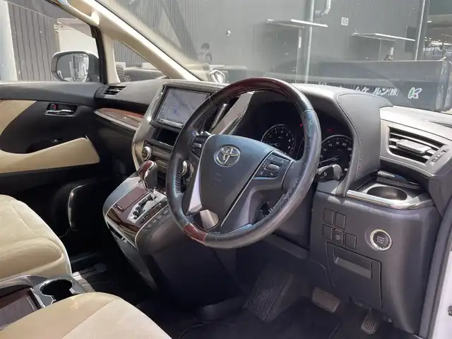 トヨタ アルファード G 滋賀県 2015(平27)年 3.9万km ホワイトパールクリスタルシャイン 純正9型ナビ/（BT/CD/DVD/TV/AppleCarPlay/AndroidAuto）/両側電動スライドドア/モデリスタエアロ/後席フリップダウンモニター/バックカメラ/前方ドライブレコーダー/ビルトインETC/パワーシート/クルーズコントロール/前後クリアランスソナー/オートライト/電動パーキング/オートホールド/MT付AT/ステアリングスイッチ/プッシュスタート/スマートキー