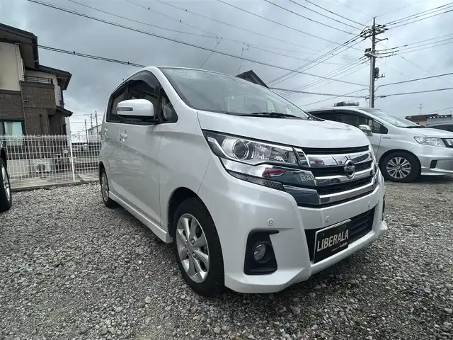 日産 デイズ ハイウェイスターX 埼玉県 2018(平30)年 1.5万km パール 純正ナビゲーション/前後パークセンサー/地デジ/HIDヘッドライト/スマートキー/純正14インチアルミホイール