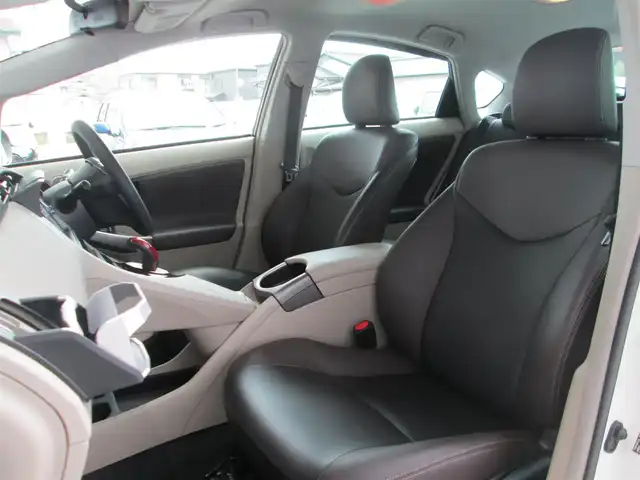 トヨタ プリウス S　マイコーデ 千葉県 2014(平26)年 3.7万km ホワイトパールクリスタルシャイン 純正メモリナビ、フルセグ/CD/DVD/BT/SD/バックカメラ/オーディオ【CD/DVD/BT/SD】/HIDヘッドライト、フォグライト/純正15インチアルミホイール/社外フロントグリスマスク/合皮レザーシート/前後コーナーセンサー/フロントドライブレコダー/ビルトインETC/横滑り防止装置/シートリフター/スマートキー×2/保証書/取説/ナビ取説