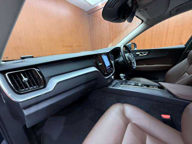 ボルボ ＸＣ６０ T5 AWD モーメンタム 千葉県 2019(令1)年 5.3万km デニムブルーメタリック ＡＣＣ　/茶革　/ナビ　/ＴＶ　/ＣａｒＰｌａｙ　/３６０°シートヒーター　/電動リアゲート　/パーキングアシスト　/ＬＥＤヘッドライト　/ハイパフォーマンスオーディオ　/衝突軽減Ｂ　/ＢＳＭ　/ＬＫＡ　　/ＥＴＣ　/禁煙車