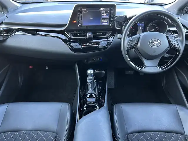 トヨタ Ｃ－ＨＲ G モード ネロセーフティプラスⅢ 静岡県 2023(令5)年 5.7万km ブラックマイカ ワンオーナー　/純正マルチメディア　/・Ｂｌｕｅｔｏｏｔｈ接続　/・USB入力端子/・Ａｐｐｌｅ　ＣａｒＰｌａｙ　/・Ａｎｄｒｏｉｄ　Ａｕｔｏ　/トヨタセーフティーセンス　/・プリクラッシュセーフティ/・レーンディパーチャーアラート/・オートマチックハイビーム/・レーダークルーズコントロール/ＢＳＭ/パノラミックビューモニター/プッシュスタート　/スマートキー　/電動パーキングブレーキ/オートブレーキホールド/前席シートヒーター/ＬＥＤオートライト/ビルトインETC/取扱説明書/保証書