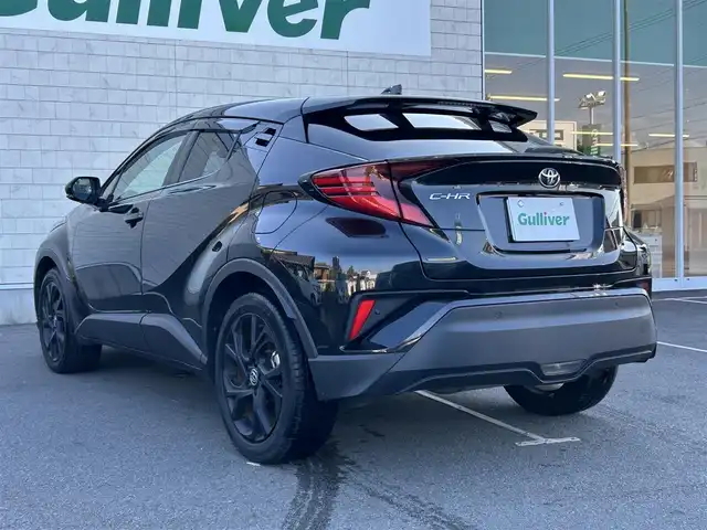 トヨタ Ｃ－ＨＲ G モード ネロセーフティプラスⅢ 静岡県 2023(令5)年 5.7万km ブラックマイカ ワンオーナー　/純正マルチメディア　/・Ｂｌｕｅｔｏｏｔｈ接続　/・USB入力端子/・Ａｐｐｌｅ　ＣａｒＰｌａｙ　/・Ａｎｄｒｏｉｄ　Ａｕｔｏ　/トヨタセーフティーセンス　/・プリクラッシュセーフティ/・レーンディパーチャーアラート/・オートマチックハイビーム/・レーダークルーズコントロール/ＢＳＭ/パノラミックビューモニター/プッシュスタート　/スマートキー　/電動パーキングブレーキ/オートブレーキホールド/前席シートヒーター/ＬＥＤオートライト/ビルトインETC/取扱説明書/保証書