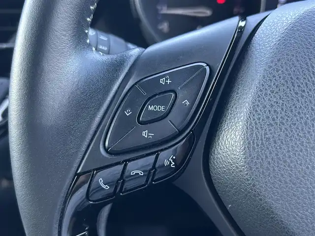 トヨタ Ｃ－ＨＲ G モード ネロセーフティプラスⅢ 静岡県 2023(令5)年 5.7万km ブラックマイカ ワンオーナー　/純正マルチメディア　/・Ｂｌｕｅｔｏｏｔｈ接続　/・USB入力端子/・Ａｐｐｌｅ　ＣａｒＰｌａｙ　/・Ａｎｄｒｏｉｄ　Ａｕｔｏ　/トヨタセーフティーセンス　/・プリクラッシュセーフティ/・レーンディパーチャーアラート/・オートマチックハイビーム/・レーダークルーズコントロール/ＢＳＭ/パノラミックビューモニター/プッシュスタート　/スマートキー　/電動パーキングブレーキ/オートブレーキホールド/前席シートヒーター/ＬＥＤオートライト/ビルトインETC/取扱説明書/保証書