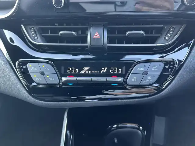 トヨタ Ｃ－ＨＲ G モード ネロセーフティプラスⅢ 静岡県 2023(令5)年 5.7万km ブラックマイカ ワンオーナー　/純正マルチメディア　/・Ｂｌｕｅｔｏｏｔｈ接続　/・USB入力端子/・Ａｐｐｌｅ　ＣａｒＰｌａｙ　/・Ａｎｄｒｏｉｄ　Ａｕｔｏ　/トヨタセーフティーセンス　/・プリクラッシュセーフティ/・レーンディパーチャーアラート/・オートマチックハイビーム/・レーダークルーズコントロール/ＢＳＭ/パノラミックビューモニター/プッシュスタート　/スマートキー　/電動パーキングブレーキ/オートブレーキホールド/前席シートヒーター/ＬＥＤオートライト/ビルトインETC/取扱説明書/保証書