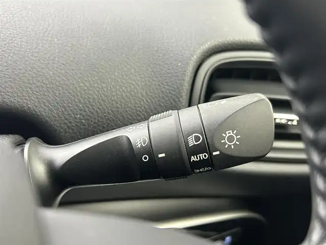 トヨタ プリウス SセーフティプラスⅡ 千葉県 2021(令3)年 5.1万km アティチュードブラックマイカ 純正９型SDナビ/TRDエアロ（F・R）/社外リアスポイラー/社外マフラー/トヨタセーフティセンス/プリクラッシュセーフティ/レーントレーシングアラート/クリアランスソナー/パーキングサポートブレーキ/ブラインドスポットモニター/ふらつき検知/レーダークルーズコントロール/アイドリングストップ/ウィンカーミラー/ドアバイザー/プッシュスタート/ETC/電動格納サイドミラー/EVモード/自動防眩ルームミラー/LEDヘッドライト（オートライト付き）/フォグランプ