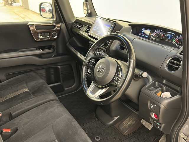 ホンダ Ｎ ＢＯＸ カスタム G L ホンダセンシング 道央・札幌 2017(平29)年 5.5万km シャイニンググレーM /4WD//純正ナビ：VXU-185NBi/(CD/DVD/BT/SD/フルセグ/ラジオ)//寒冷地仕様//ホンダセンシング//バックカメラ//片側パワースライドドア//レーダークルーズコントロール//ビルトインETC//純正エンジンスターター //横滑り防止装置//レーンキープアシスト//オートエアコン//オートライト//フォグライト//シートヒーター（運転席、助手席）//スペアキー1本