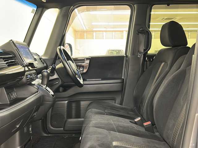 ホンダ Ｎ ＢＯＸ カスタム G L ホンダセンシング 道央・札幌 2017(平29)年 5.5万km シャイニンググレーM /4WD//純正ナビ：VXU-185NBi/(CD/DVD/BT/SD/フルセグ/ラジオ)//寒冷地仕様//ホンダセンシング//バックカメラ//片側パワースライドドア//レーダークルーズコントロール//ビルトインETC//純正エンジンスターター //横滑り防止装置//レーンキープアシスト//オートエアコン//オートライト//フォグライト//シートヒーター（運転席、助手席）//スペアキー1本