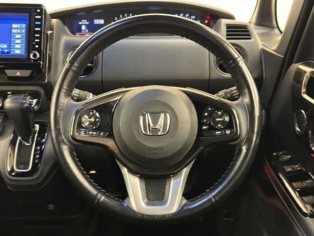 ホンダ Ｎ ＢＯＸ カスタム G L ホンダセンシング 道央・札幌 2017(平29)年 5.5万km シャイニンググレーM /4WD//純正ナビ：VXU-185NBi/(CD/DVD/BT/SD/フルセグ/ラジオ)//寒冷地仕様//ホンダセンシング//バックカメラ//片側パワースライドドア//レーダークルーズコントロール//ビルトインETC//純正エンジンスターター //横滑り防止装置//レーンキープアシスト//オートエアコン//オートライト//フォグライト//シートヒーター（運転席、助手席）//スペアキー1本