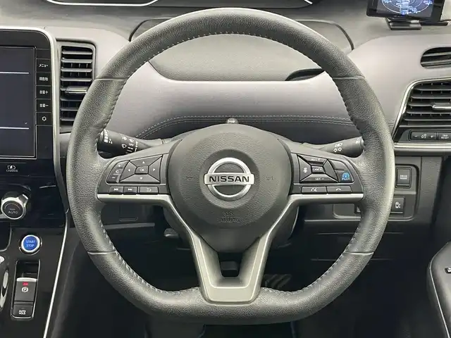 日産 セレナ e－パワー ハイウェイスター V 愛知県 2020(令2)年 4.6万km ブリリアントホワイトパール 純正１０型ナビ　後席モニター　BSM　デジイン　ハンズフリーパワスラ　黒ハーフレザー　追従クルコン　禁煙車　フルTV　DVD 全方位カメラ　車線逸脱　衝突軽減　ETC　LEDオートライト　ドラレコ　コーナーセンサー　USB　純正マット　純正１５インチAW　ブルーレイ再生　プロパイロット