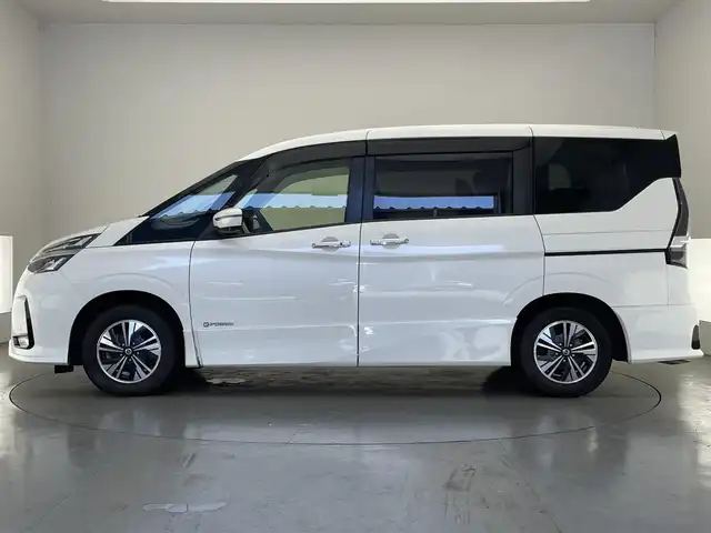 日産 セレナ e－パワー ハイウェイスター V 愛知県 2020(令2)年 4.6万km ブリリアントホワイトパール 純正１０型ナビ　後席モニター　BSM　デジイン　ハンズフリーパワスラ　黒ハーフレザー　追従クルコン　禁煙車　フルTV　DVD 全方位カメラ　車線逸脱　衝突軽減　ETC　LEDオートライト　ドラレコ　コーナーセンサー　USB　純正マット　純正１５インチAW　ブルーレイ再生　プロパイロット