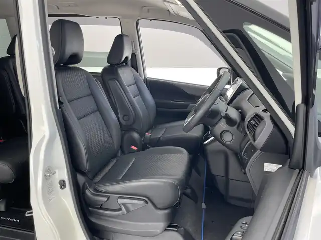 日産 セレナ e－パワー ハイウェイスター V 愛知県 2020(令2)年 4.6万km ブリリアントホワイトパール 純正１０型ナビ　後席モニター　BSM　デジイン　ハンズフリーパワスラ　黒ハーフレザー　追従クルコン　禁煙車　フルTV　DVD 全方位カメラ　車線逸脱　衝突軽減　ETC　LEDオートライト　ドラレコ　コーナーセンサー　USB　純正マット　純正１５インチAW　ブルーレイ再生　プロパイロット