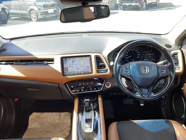 ホンダ ヴェゼル ハイブリッド Z ホンダセンシング 新潟県 2019(平31)年 4.3万km プラチナホワイトパール 純正メモリナビ/（DTV/DVD/Bluetooth）/ホンダセンシング/衝突軽減/レーンキープアシスト/先行発進検知/クルーズコントロール/バックカメラ/ビルドインETC/ハーフレザーシート/シートヒーター/革巻きステア/パドルシフト/防眩ミラー/フロアマット/LEDヘッドライト/フォグランプ/ウィンカーミラー/電格ミラー/ドアバイザー